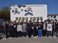 煙臺(tái)天虹技工學(xué)校：威海四中領(lǐng)導(dǎo)看望參加春季高考的四中學(xué)子